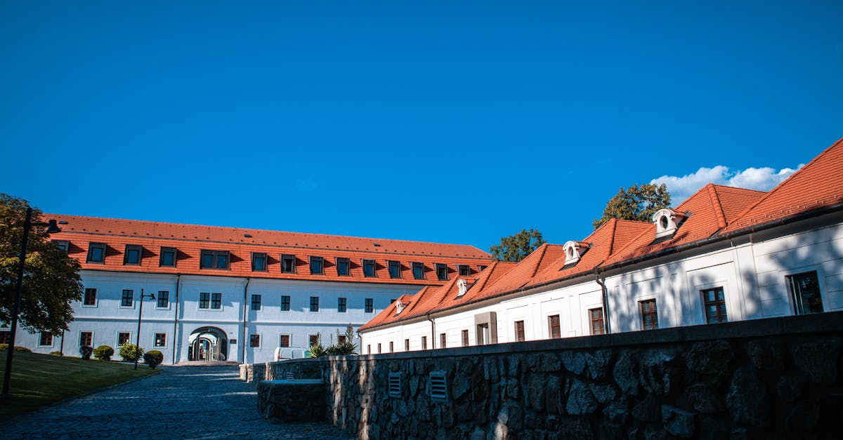 Panorama Rzeszowa z rynkiem i historyczną zabudową — siedziba redakcji Podzelimak